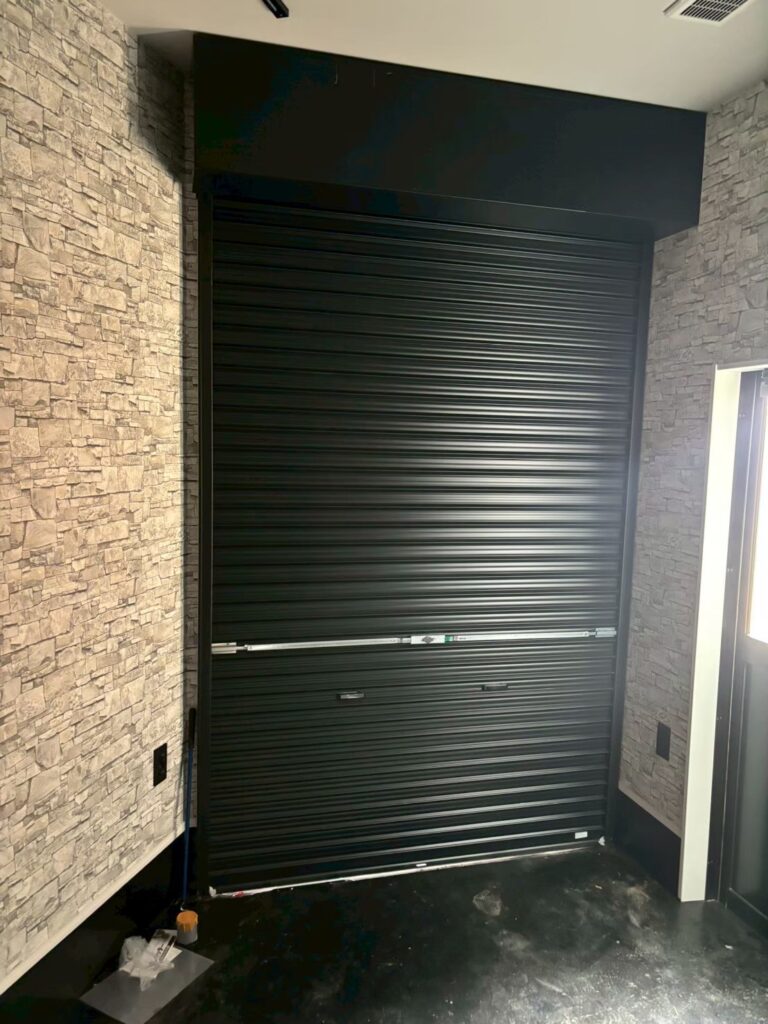 コンテナ　シャッター取り付け